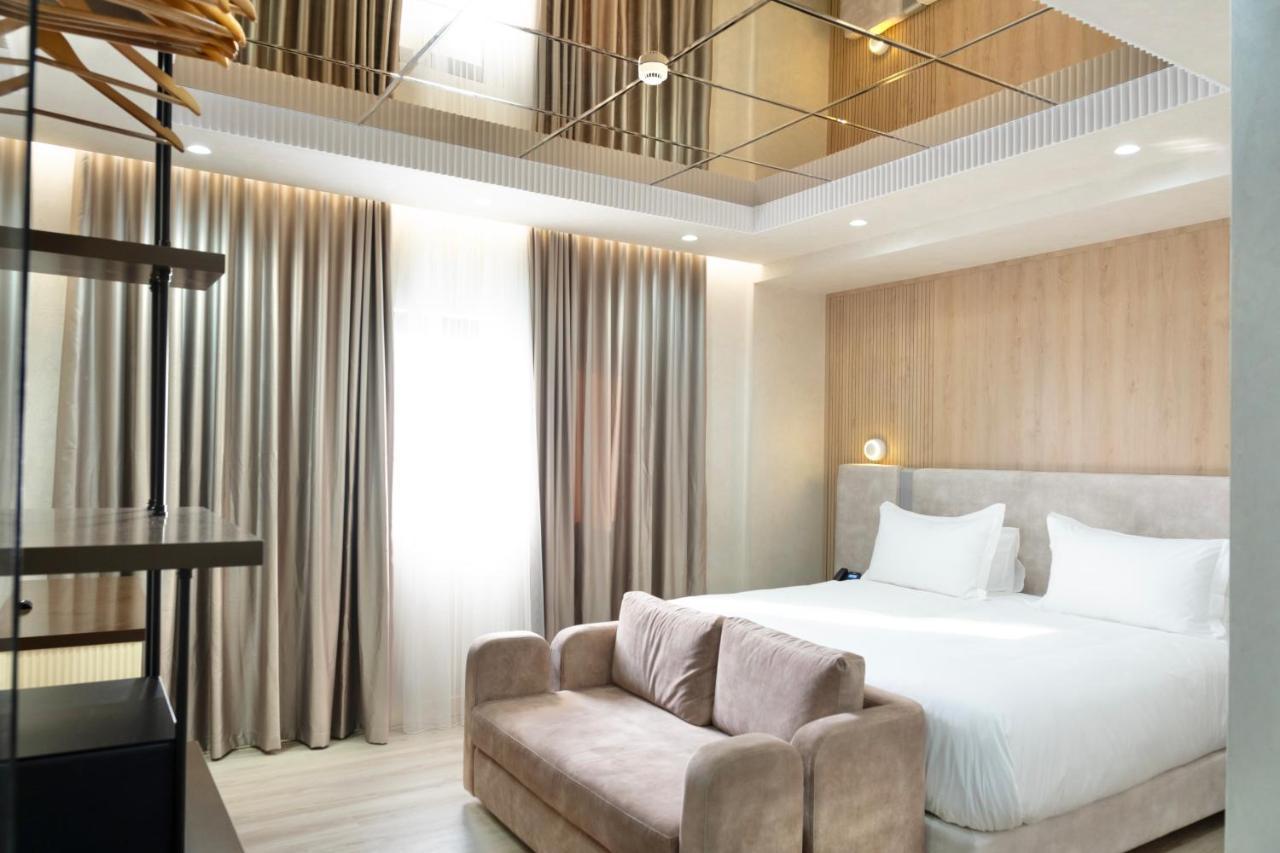 Great White Hotell