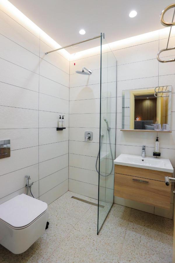 Great White Hotell